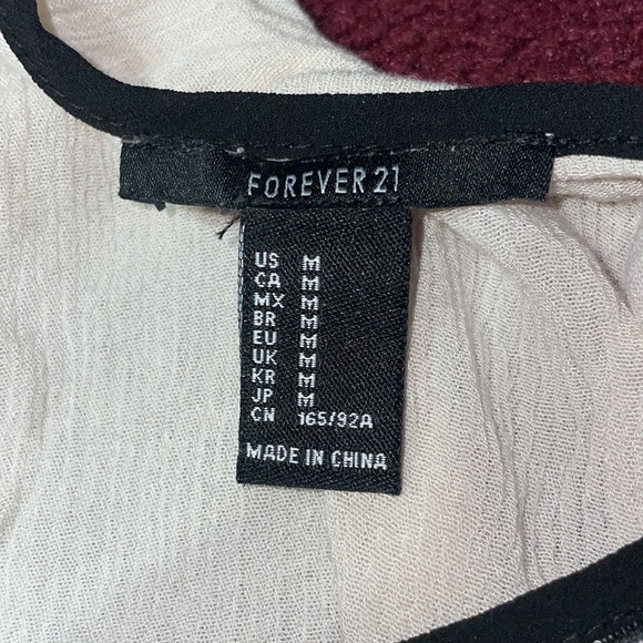 Light Crop Top - Picture 2 of 4